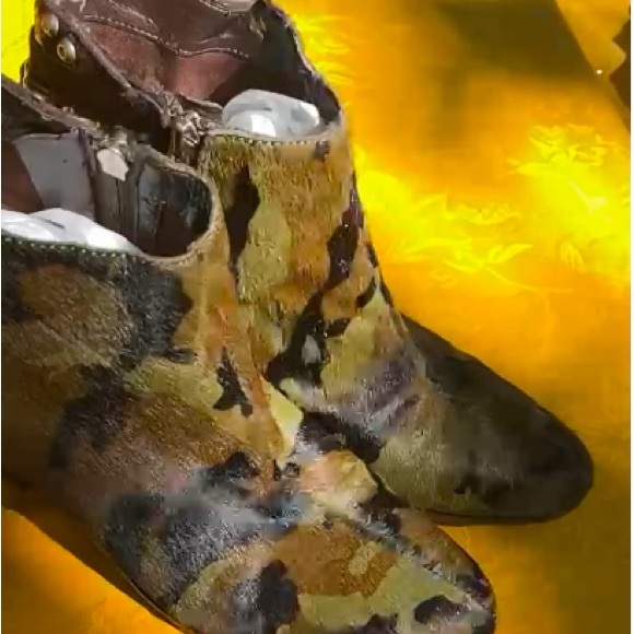 Boot - Picture 2 of 4